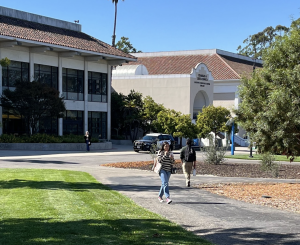 Students walk through the Cuesta College Campus. Photo by Cuestonian Staff